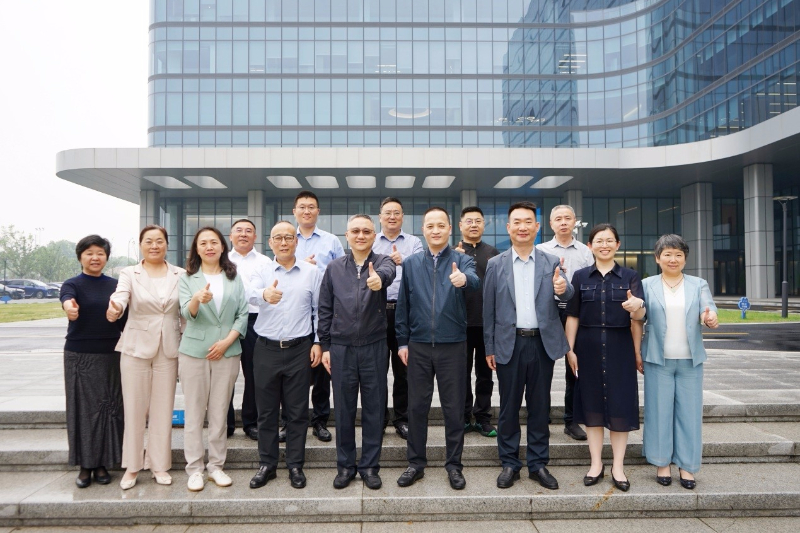 上實集團(tuán)領(lǐng)導(dǎo)到我公司調(diào)研